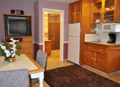 Kitchenette and TV